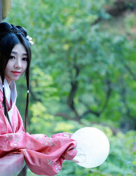 公园外拍汉代小美女