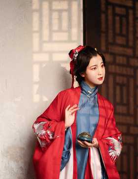 花窗锁远客
