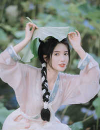 江南可采莲，莲叶何田田。
