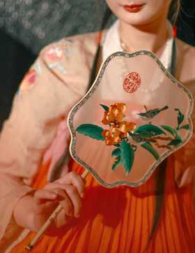 云想衣裳花想容