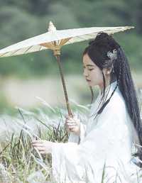 何时多情芳草色