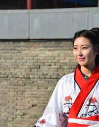 城墙汉服美女