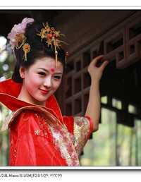 唐装丽影