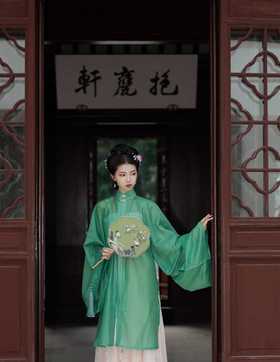 浓连水色弄嫩晴