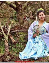 九峰山赏花拍人像===桃花树下穿汉服的姑娘