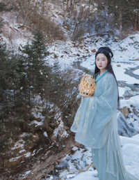 雪景古风人像