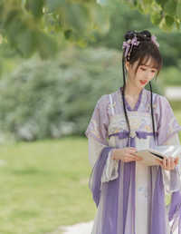 云藏月绣汉服的紫矜