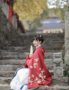 满园银杏落秋风