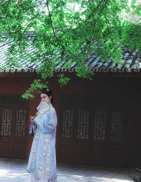 林花谢了春红，太匆匆
